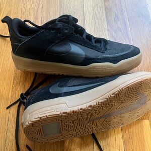 Nike SB Black and Tan Skate Shoes Youth or Women’s